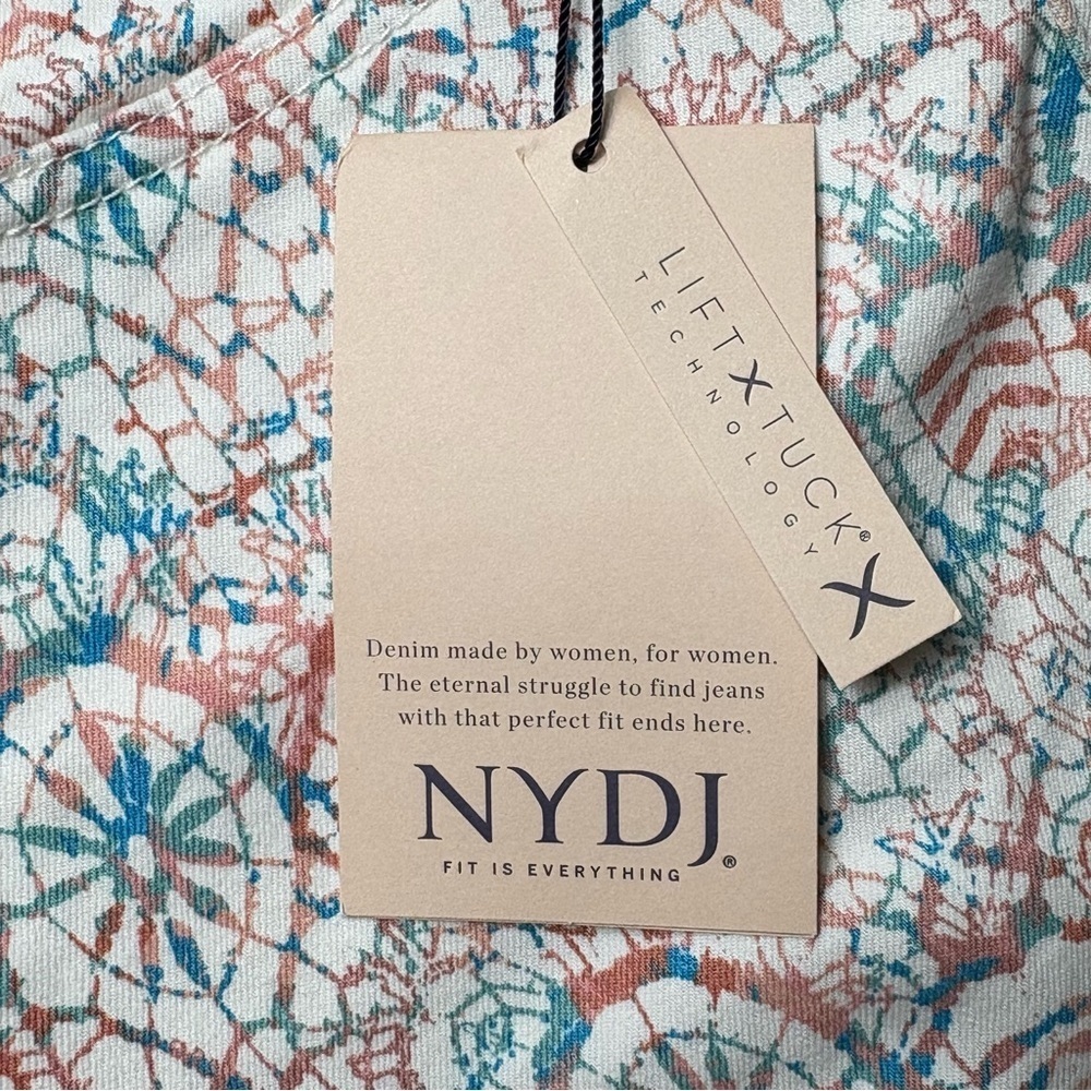 NYDJ Briella Denim Bermuda Shorts Sz 22W Dreamcatcher Print Lift Tuck 5 Pocket - Picture 12 of 13